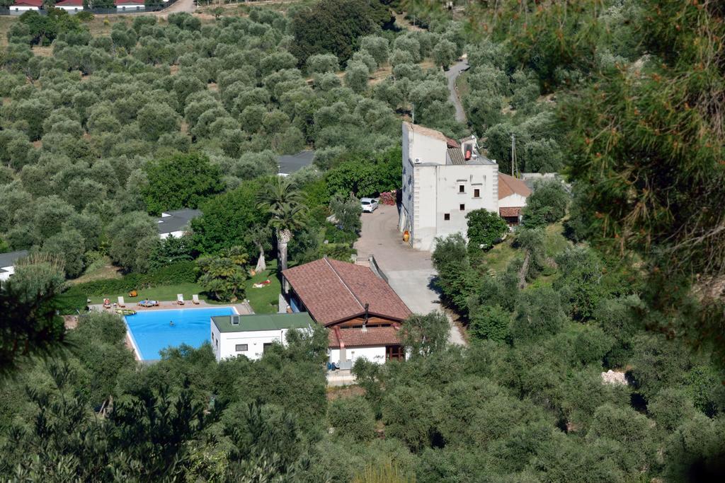 Agriturismo Torre Dei Preti Пескичи Экстерьер фото